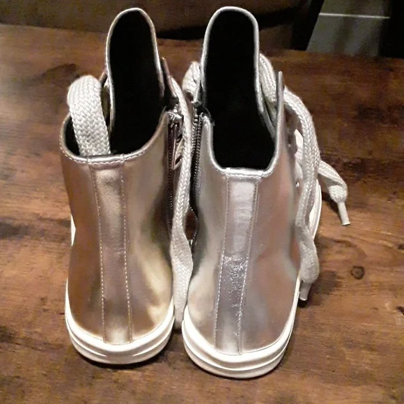 NWOT Women's Sz 9 Gold & Silver Lace Up Zipper Boot - Picture 4 of 10